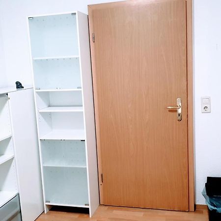 Budget Rooms In Halle With Shared Bathroom, Free Wifi, Netflix & Ipad Εξωτερικό φωτογραφία