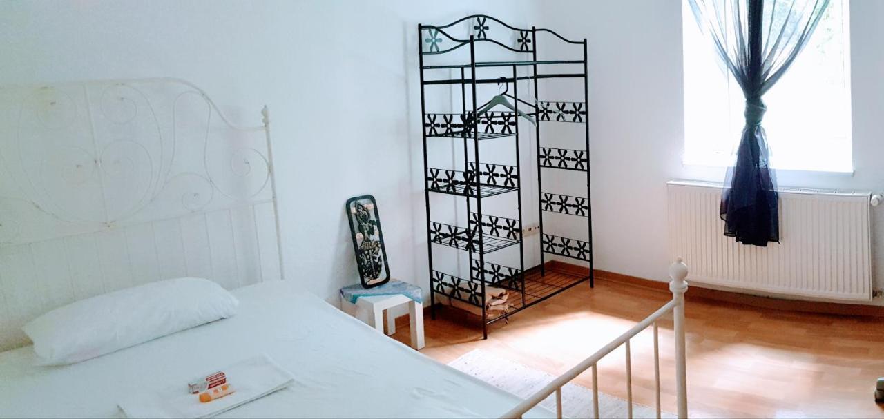 Budget Rooms In Halle With Shared Bathroom, Free Wifi, Netflix & Ipad Εξωτερικό φωτογραφία