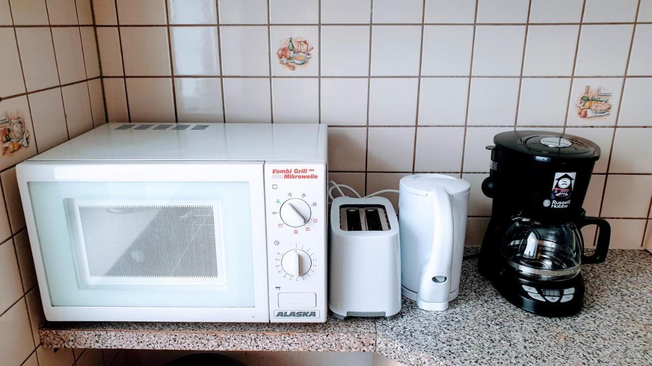 Budget Rooms In Halle With Shared Bathroom, Free Wifi, Netflix & Ipad Εξωτερικό φωτογραφία