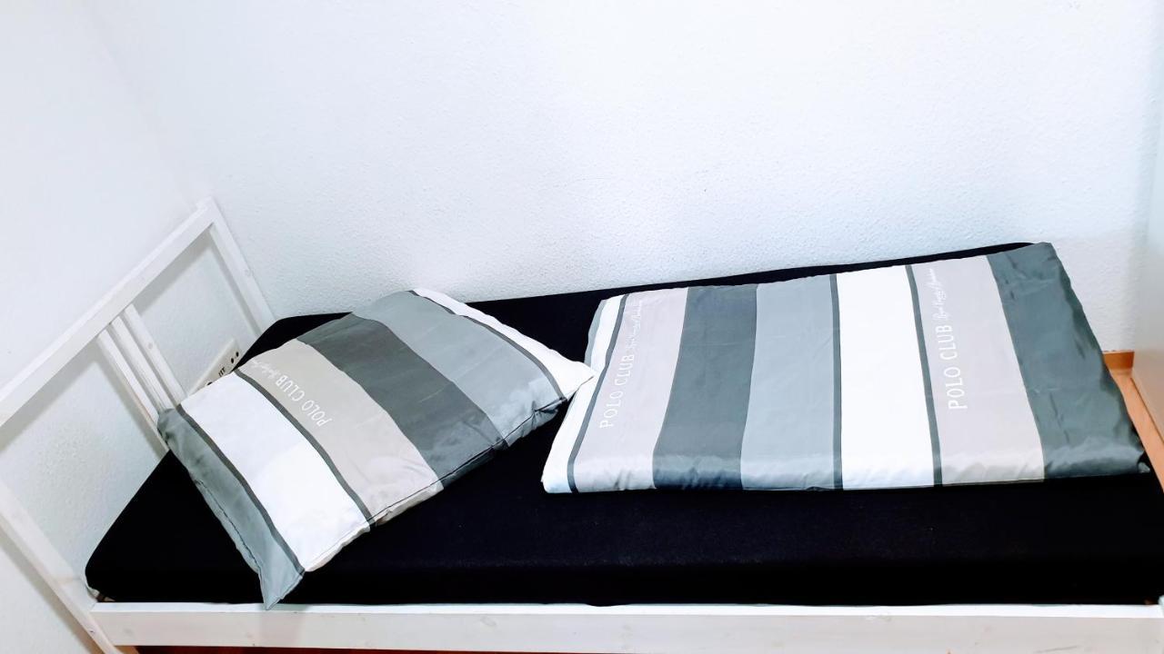 Budget Rooms In Halle With Shared Bathroom, Free Wifi, Netflix & Ipad Εξωτερικό φωτογραφία