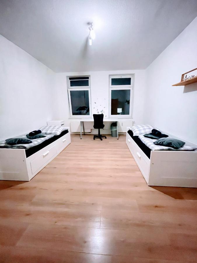 Budget Rooms In Halle With Shared Bathroom, Free Wifi, Netflix & Ipad Εξωτερικό φωτογραφία